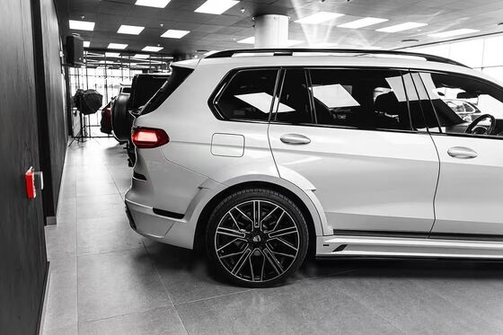 For the BMW X7 Carbon Fiber Body Kit X7 LM Style Widebody Kit X7 Carbon Fiber Front Lip Diffuser  Spoiler  Hood Wheel Arches